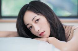 英雄联盟总决赛2025-绿色引擎轰鸣，当凯尔特人化身利拉德赛车，在黄蜂赛道上完成杆位轻取