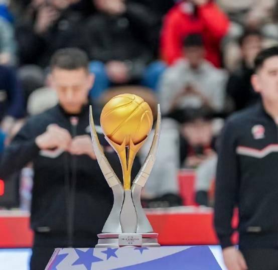 上海男篮精彩对决，最终力克对手获得胜利