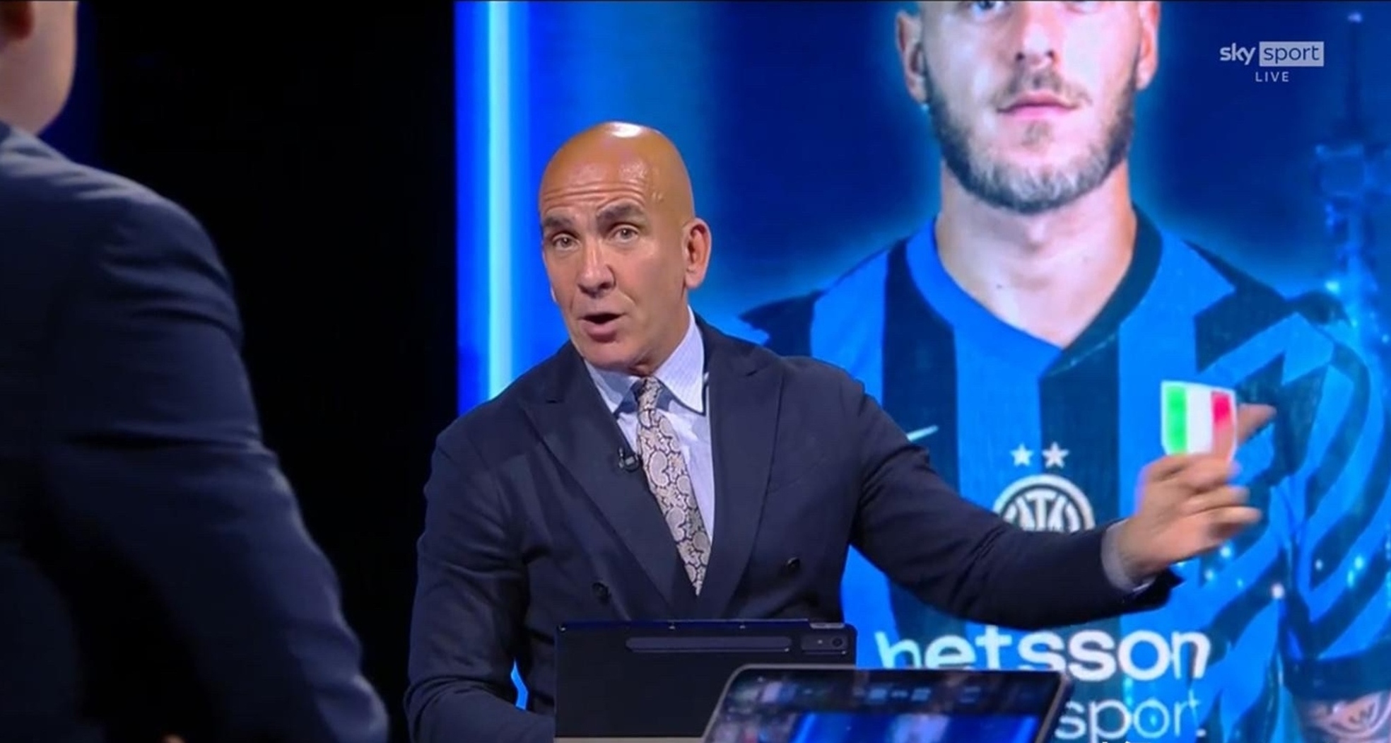 卡利亚里客场逼平国米，实现客场不败的简单介绍