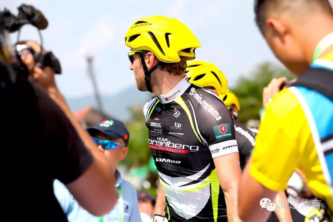 关于牙买加团队斗志昂扬，冲刺终点的信息