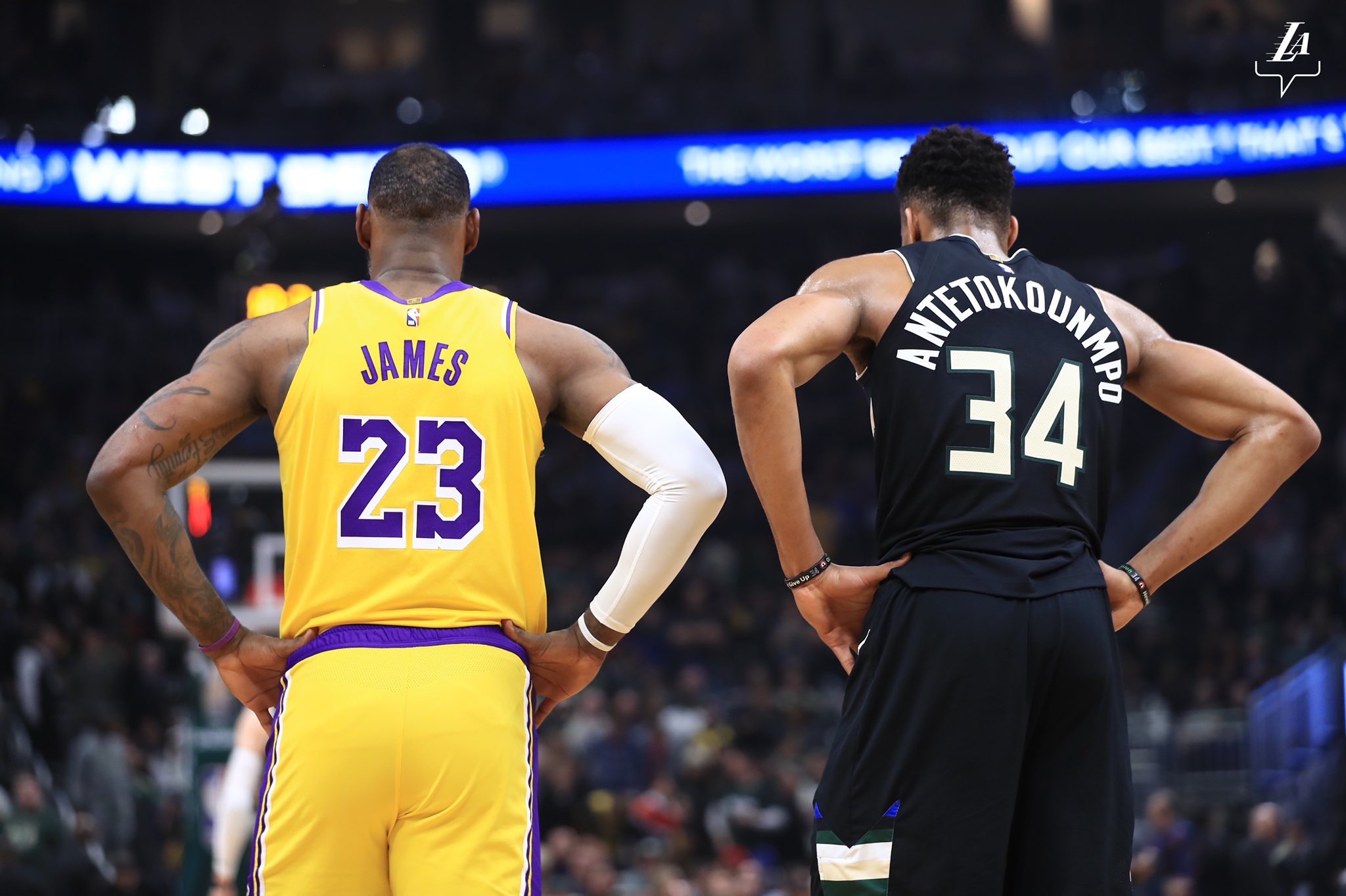 雄鹿主场取得胜利，赢得豪门对决