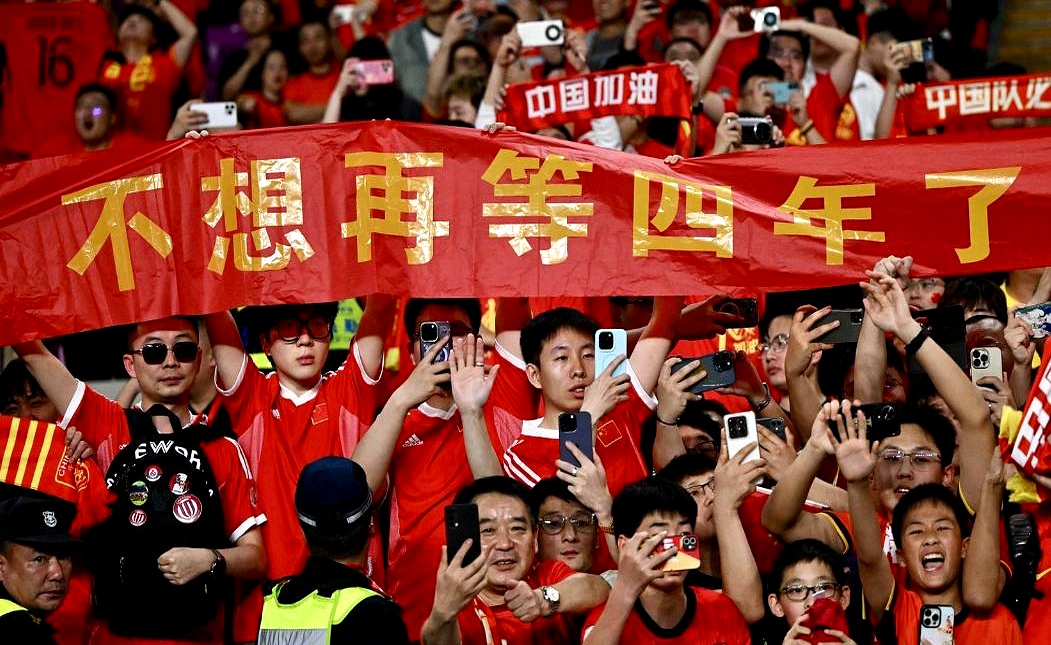 英勇奋战，球队在比赛中克服困难取得胜利