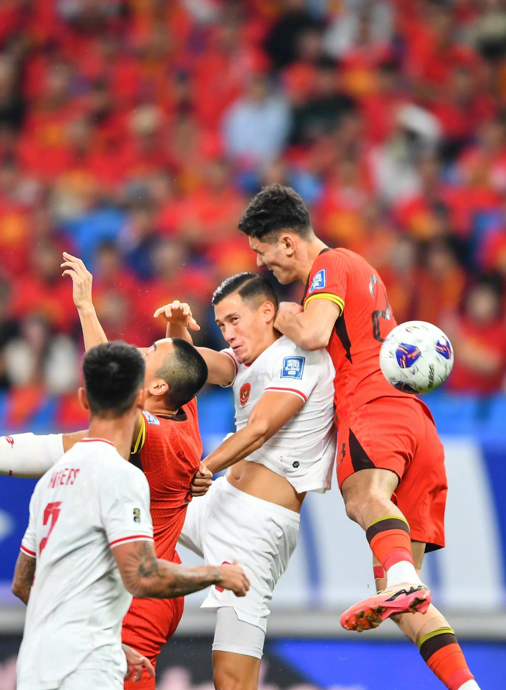 四海八荒都传播的足球热潮，球队表现抢眼，备受瞩目