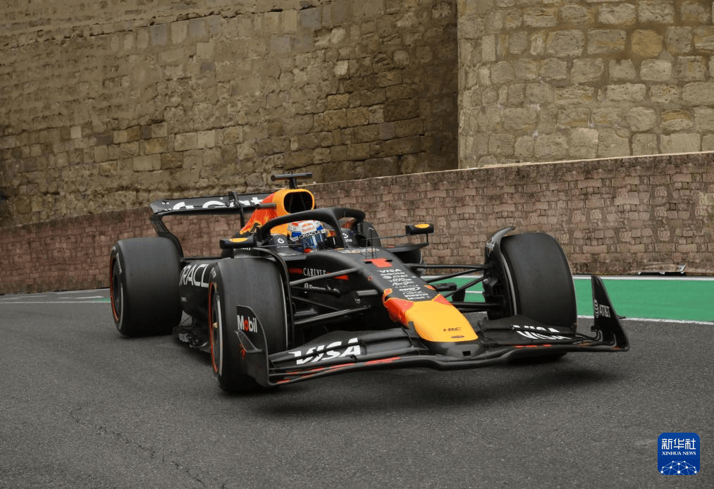 红牛二队力克红牛车队，塞恩斯惊艳四座