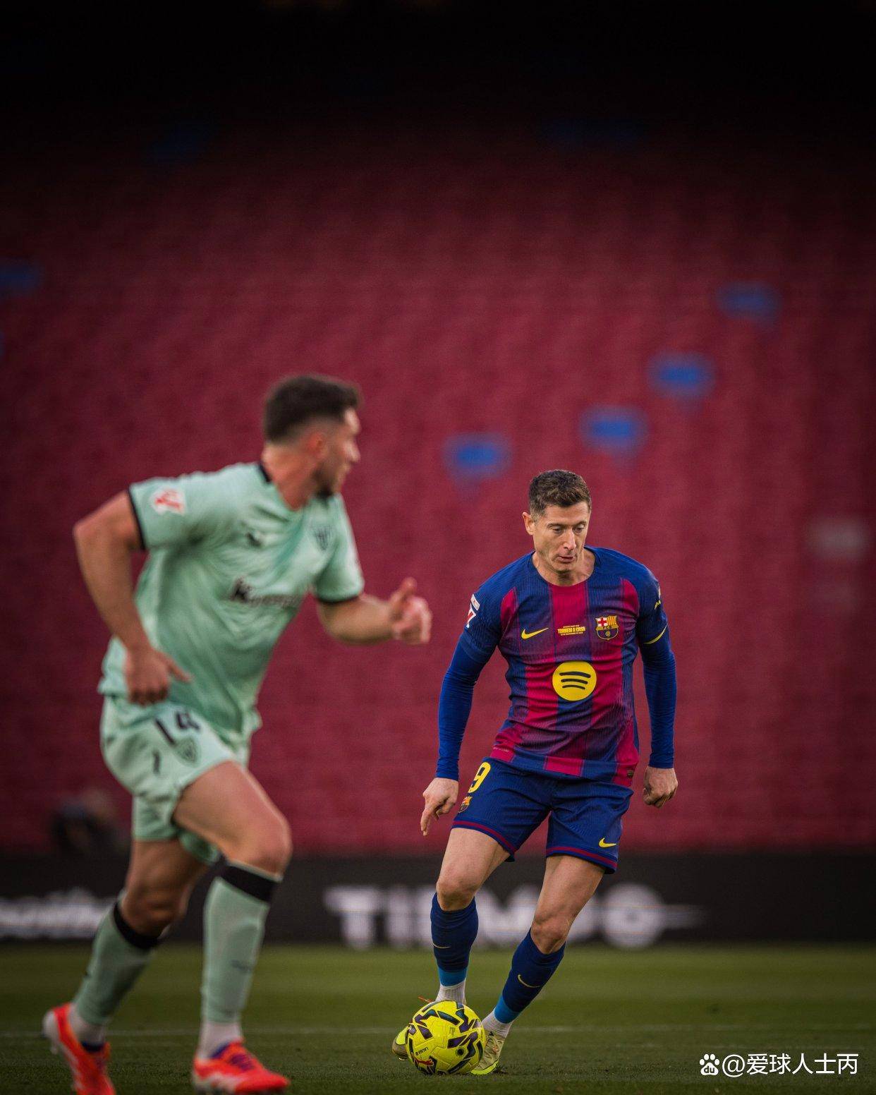 皇马碾压利物浦，莱万点燃赛场