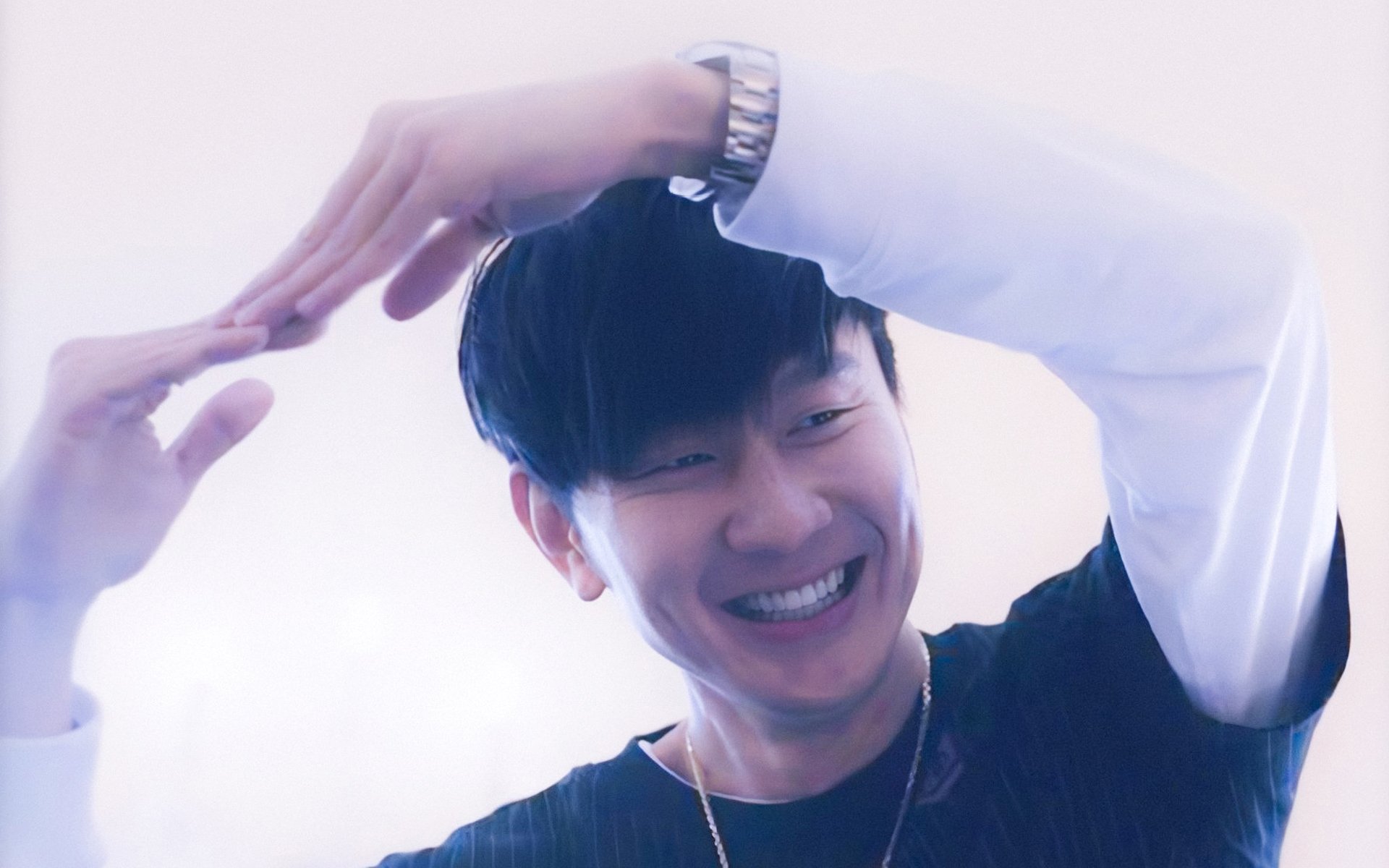 双星闪耀,当哈维·西蒙斯点燃挪威,姆巴佩在西决完成终极救赎